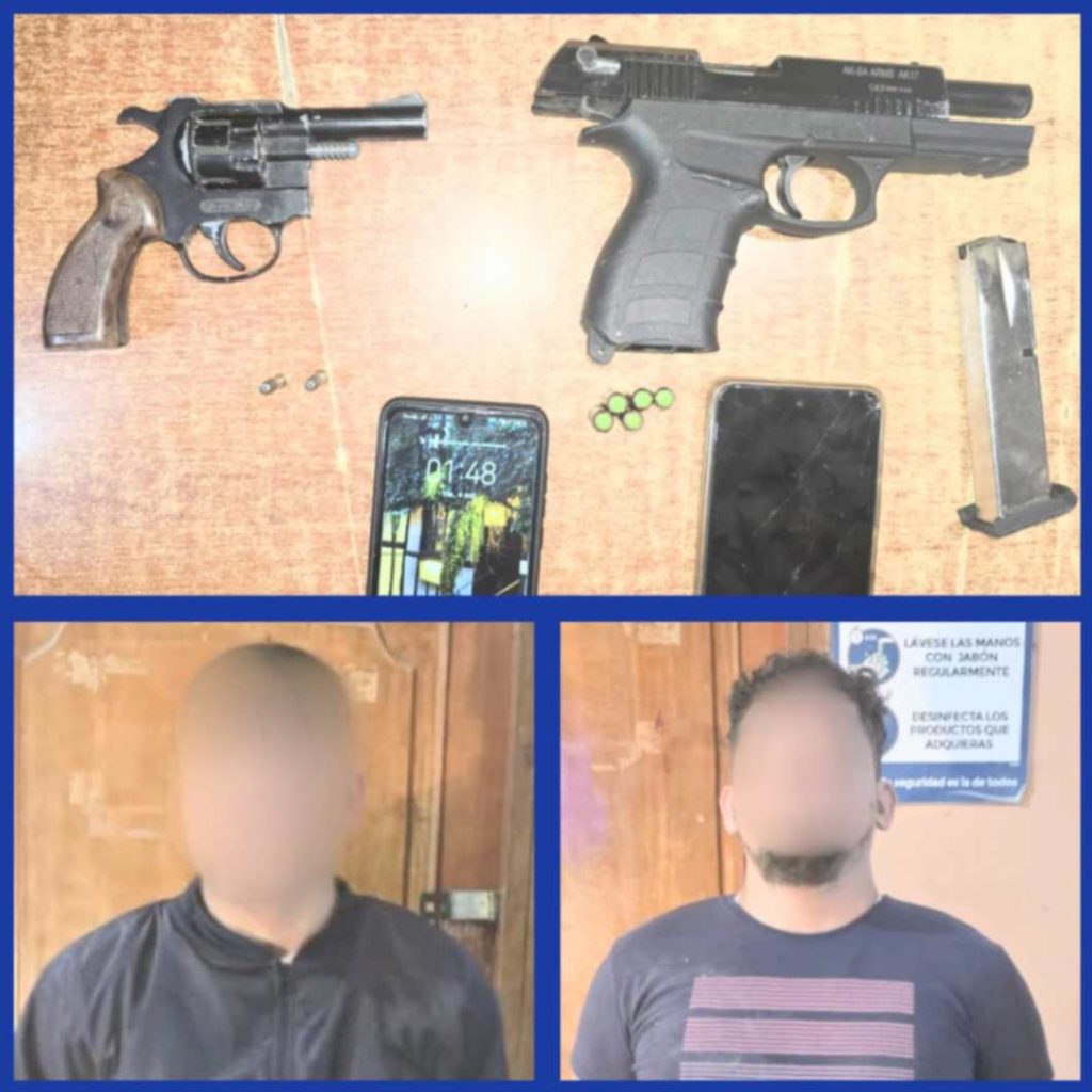 La pistola y el revólver son analizados por la Policía Nacional.