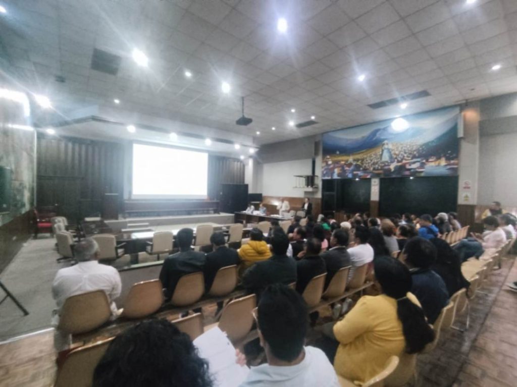 La reunión de ayer se cumplió en las instalaciones del Salón del Cabildo.