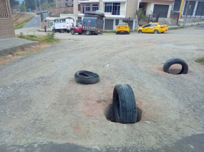 En la ciudadela Las Pitas II, la situación es caótica y los habitantes exigen la conclusión de los trabajos.