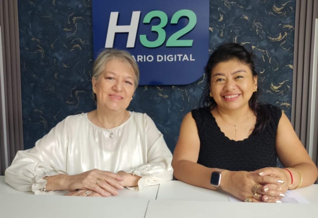 Marcia Elena Córdova Jaramillo, Voluntaria del Año saliente, y Marcia Nohemy Tabango, presidenta de la Acovol, invitan a las actividades de diciembre próximo.