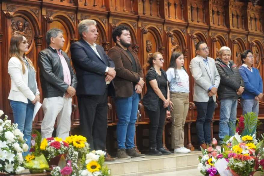 Comunicadores de diferentes medios tuvieron una activa participación a lo largo de la homilía.