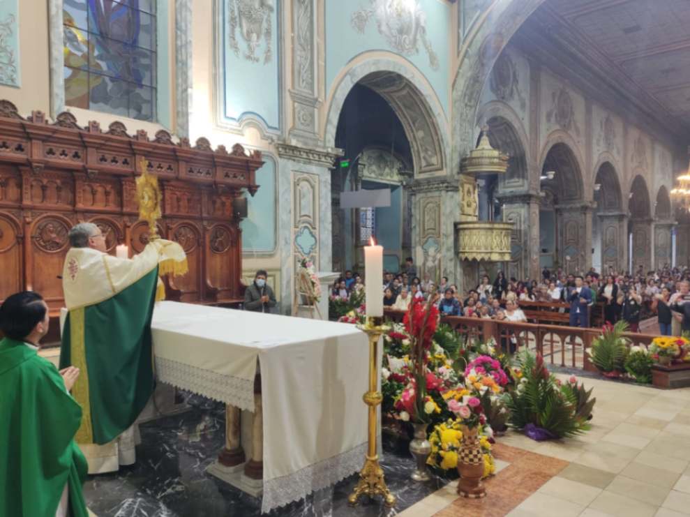 La misa fue presidida por Monseñor Walter Heras Segarra, Obispo de la Diócesis de Loja.