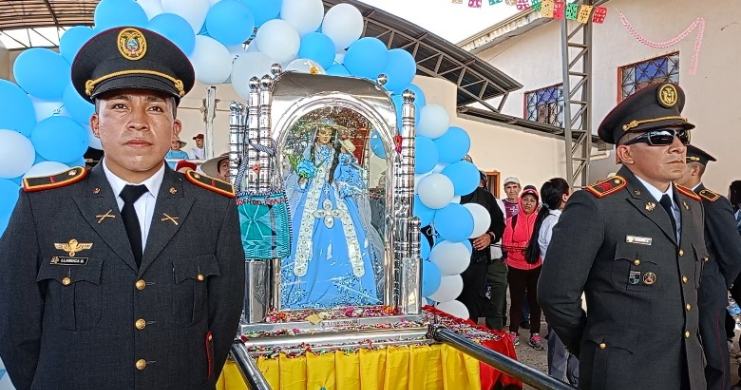 La imagen fue recibida por una gran multitud de fieles, así como por efectivos de la fuerza pública.