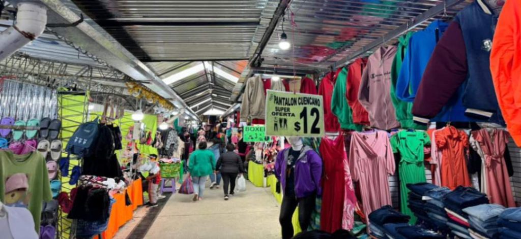 Cada edición reúne a varios comerciantes y visitantes en Loja.