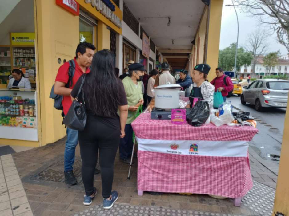 La venta de la colada morada y las figuras de pan es uno de los actos programados que ya se realizan.