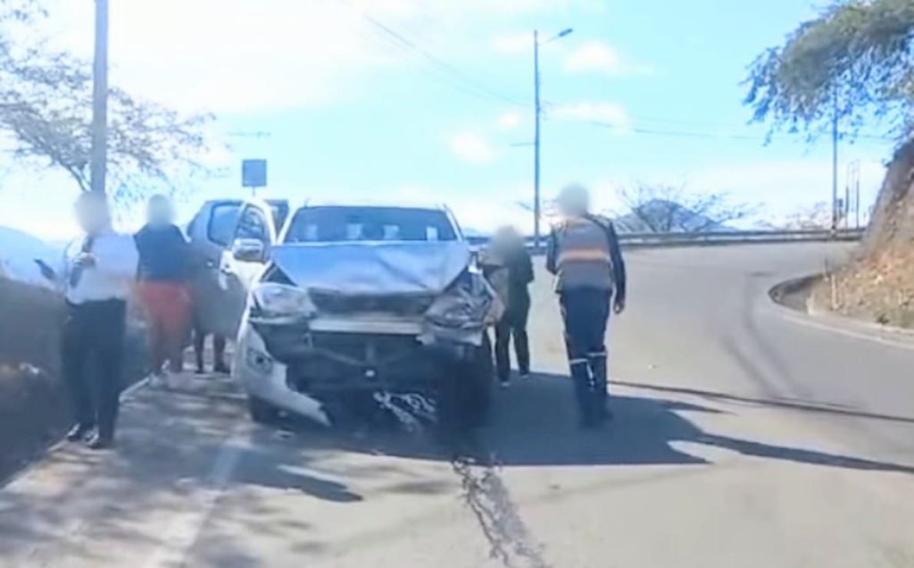 Los ocupantes del vehículo resultaron ilesos.