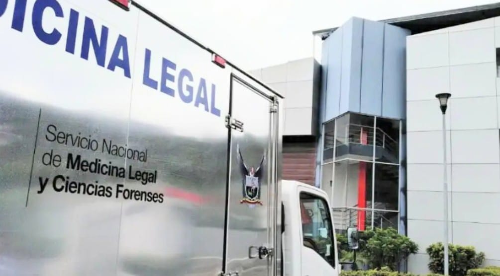 El cadáver fue llevado a la morgue del Servicio Nacional de Medicina Legal y Ciencias Forenses.