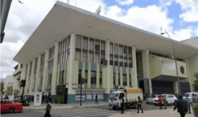 Una nueva demanda se plantea contra el Ayuntamiento lojano.