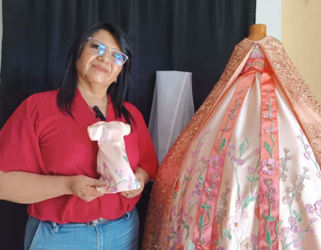 Para ella este proceso es un acto de amor y respeto hacia la Virgen María.