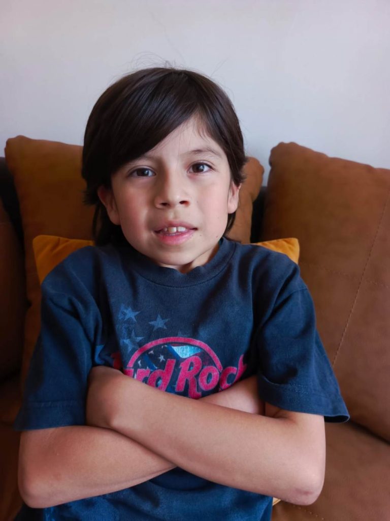 El niño es admirador del jugador argentino Lionel Messi.