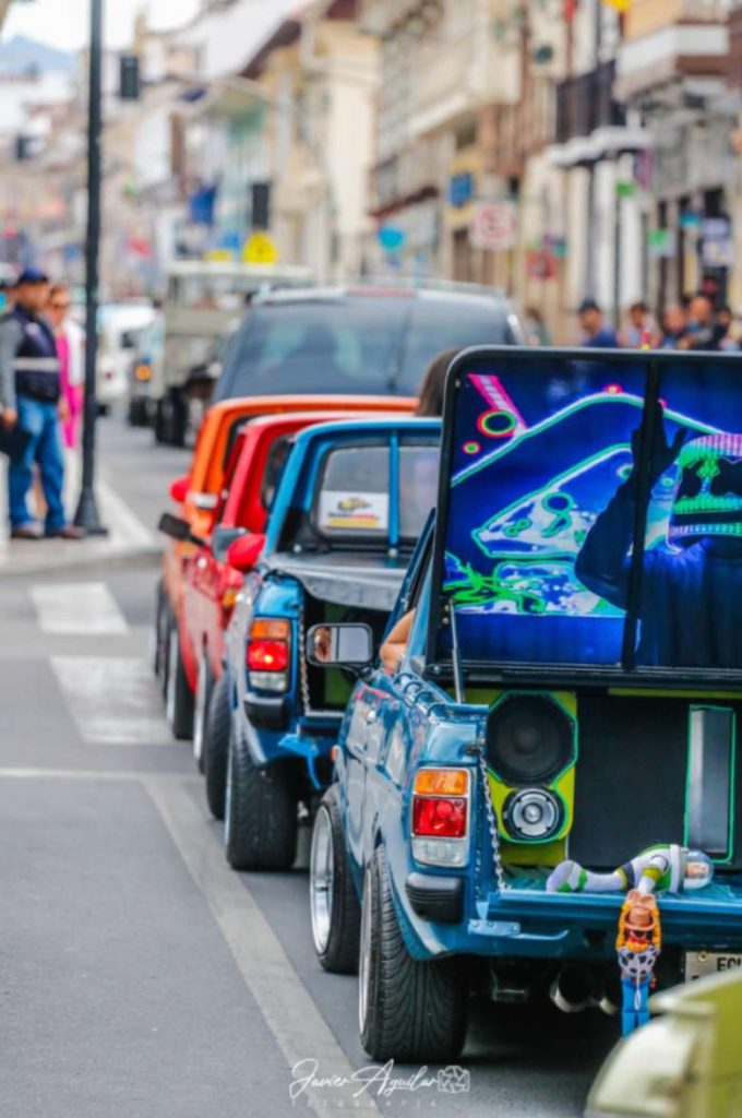 En el recorrido y muestra de los automotores se apreció la habilidad de sus propietarios.