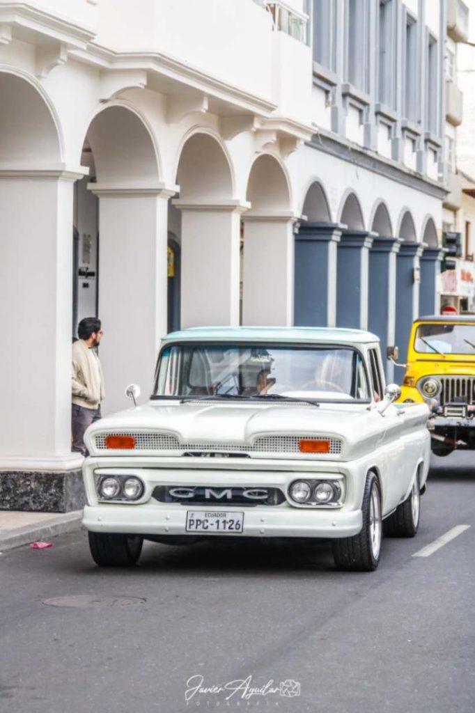 Las recordadas camionetas GMC volvieron a pasearse por las calles de Loja.