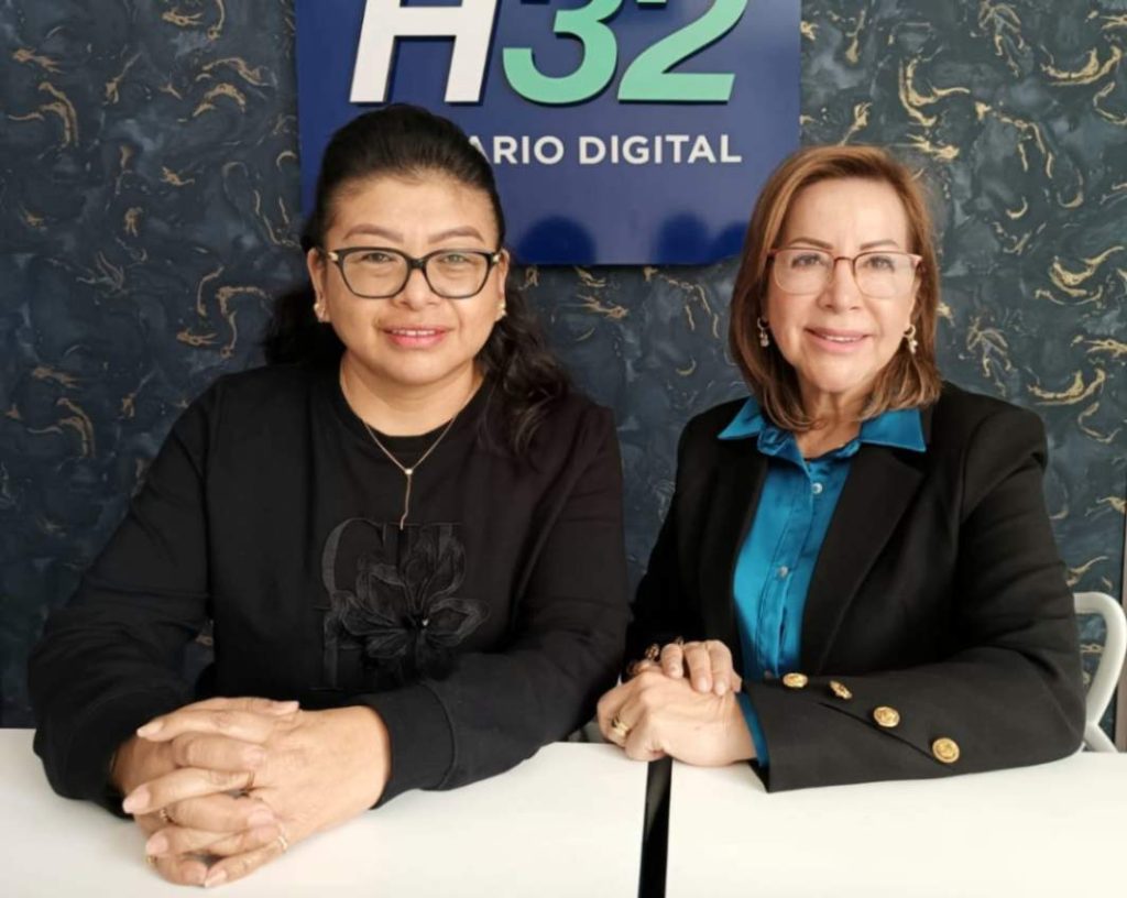 Marcia Tabango, presidenta de Acovol, junto a Amanda Dávila, designada Voluntaria del Año 2024.