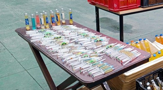 El alcohol en las jeringuillas no cuenta con el registro sanitario.