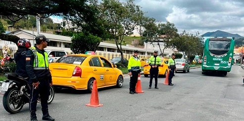 Los agentes de tránsito son los encargados de controlar el tema.