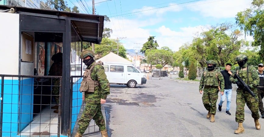 A las 09:00 llegó Claudio Abril Vargas.