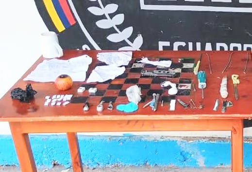 Los objetos fueron entregados a la Policía Nacional.