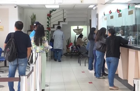 La comunidad acude a cumplir con sus obligaciones.