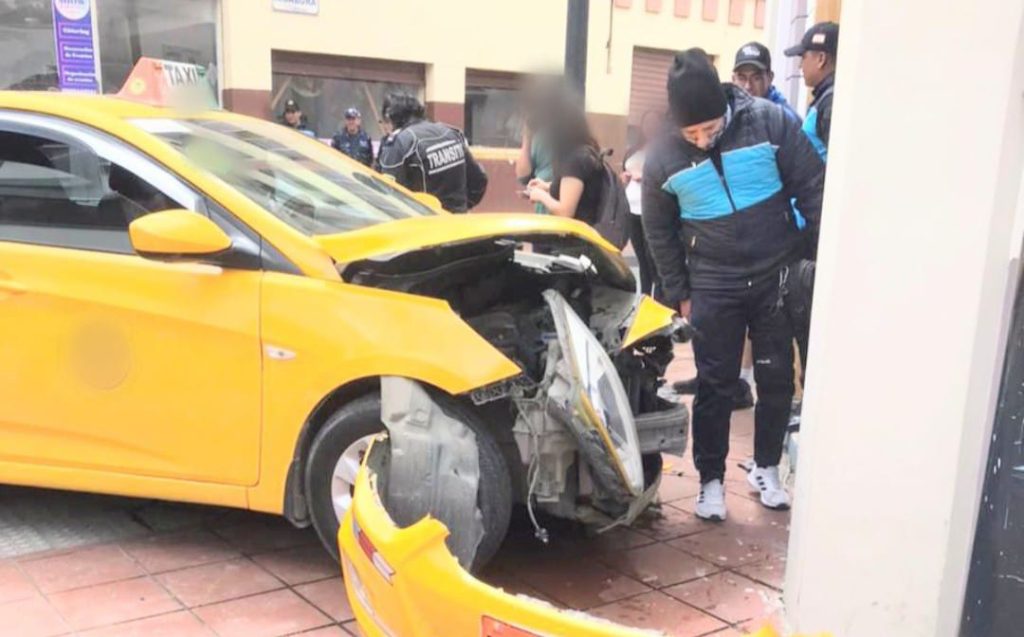 El percance ocurrió en la esquina de las calles Bernardo Valdivieso e Imbabura.