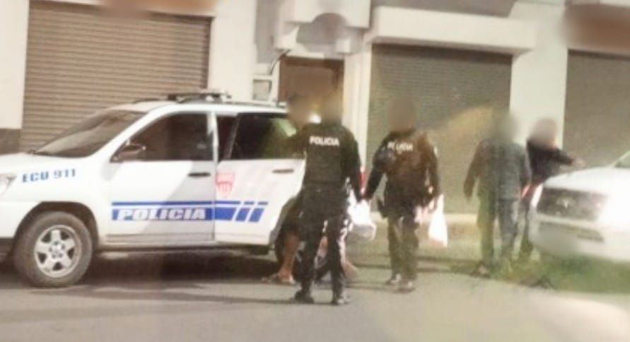 Los policías de la Unidad de Mantenimiento del Orden custodiaban al procesado.