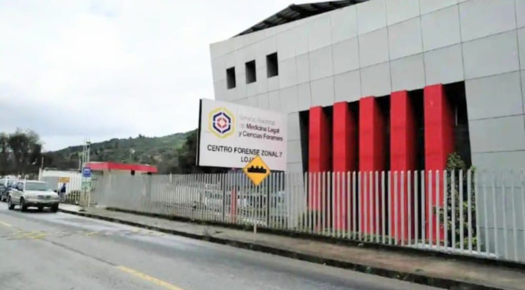 El cadáver fue llevado a la morgue del Servicio Nacional de Medicina Legal y Ciencias Forenses.