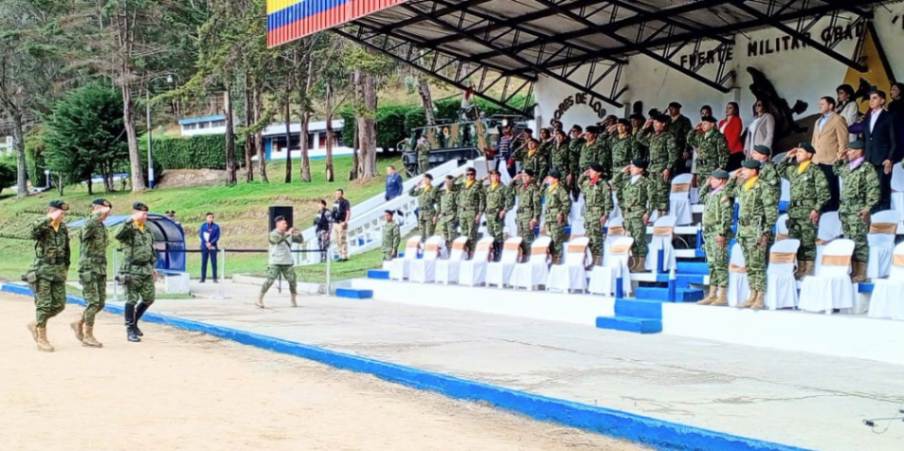 La ceremonia de cambio de mando fue en el fuerte militar Miguel Iturralde.