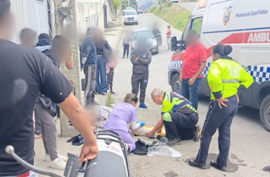 Los agentes civiles investigan lo sucedido.