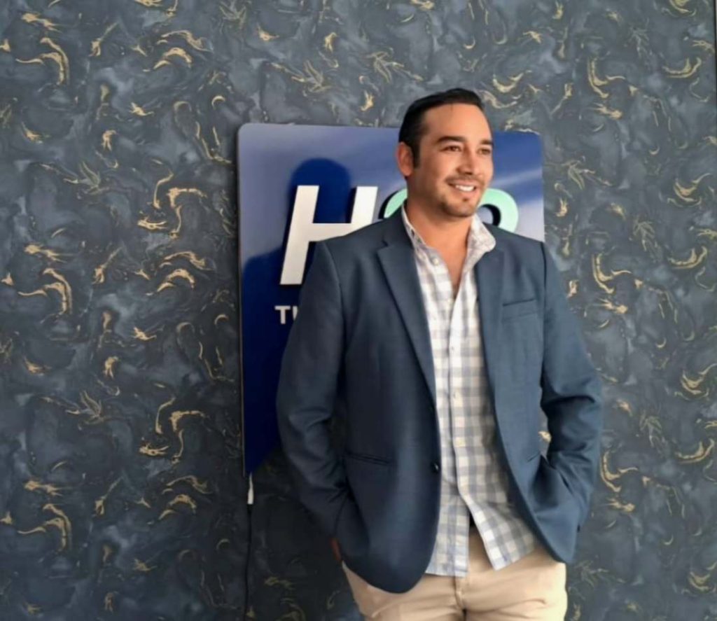 Hizo un llamado a los lojanos y ecuatorianos a unirse para superar las divisiones y trabajar juntos por el futuro del país.