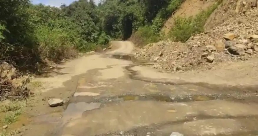 Las vías de las parroquias lojanas permanentemente se encuentran en mal estado.