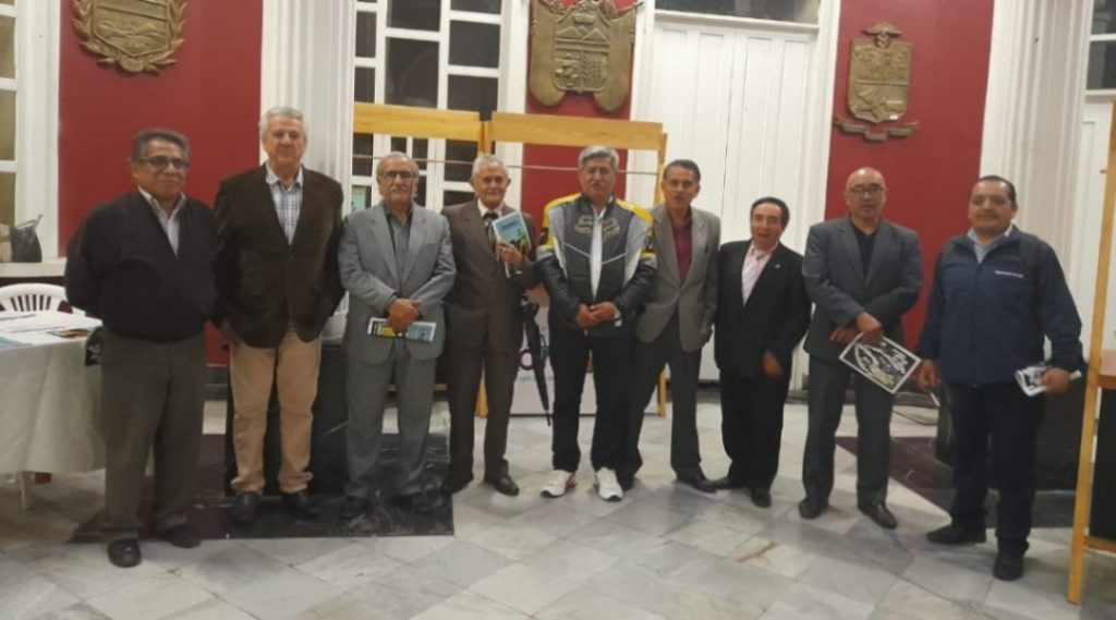 Parte del directorio entrante, junto a los integrantes del Tribunal Electoral del gremio, tras los comicios de ayer.