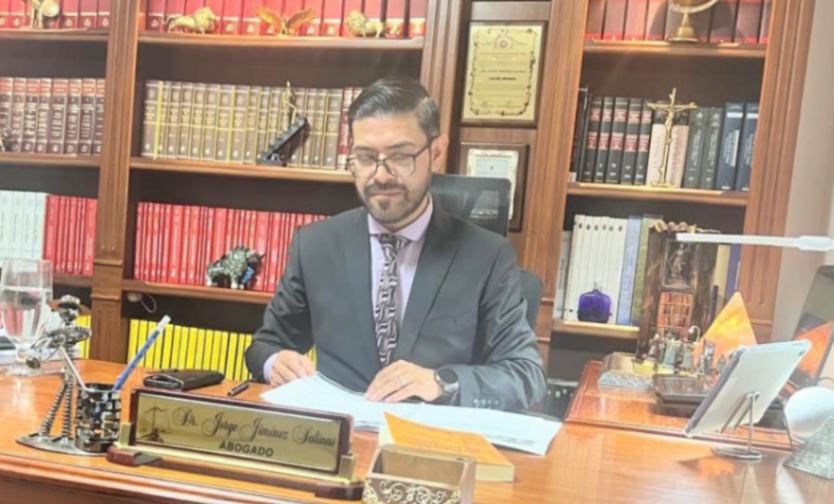 Jorge Jiménez Salinas es el abogado patrocinador del uniformado.