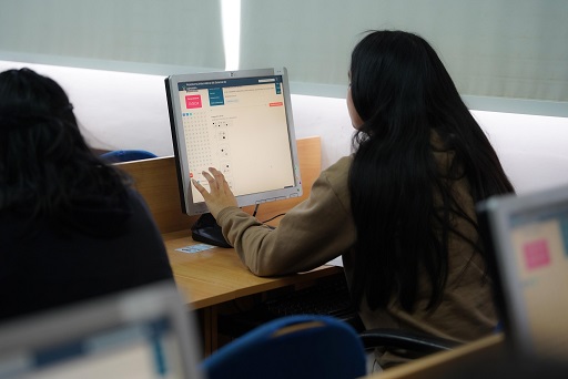 Los alumnos deben acudir portando la cédula.