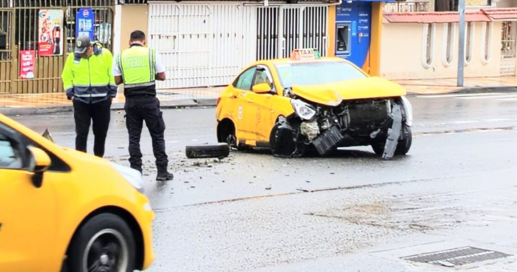 Al lugar acudieron los agentes civiles para tomar procedimiento.