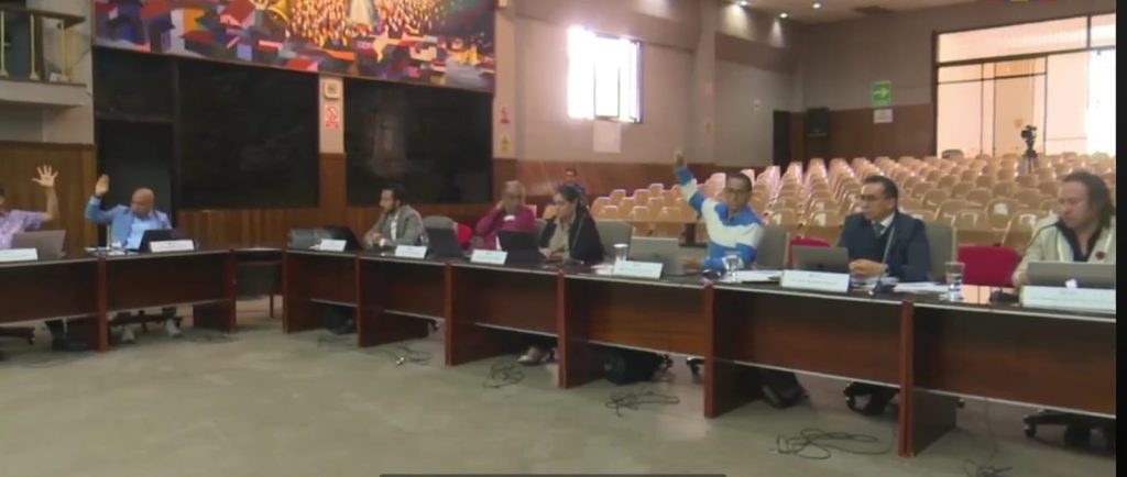 A la sesión de ayer se dieron cita los 11 ediles, dentro de ellos la alterna de Pablo Carrión Jaramillo.