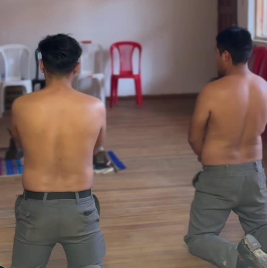 El castigo corrió a cargo de la dirigencia indígena y también de los familiares de los involucrados. (Imagen cortesía Radio Frontera Sur 91.7 FM)