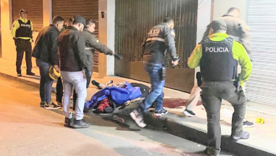 La Policía Nacional acudió a realizar el levantamiento del cadáver.