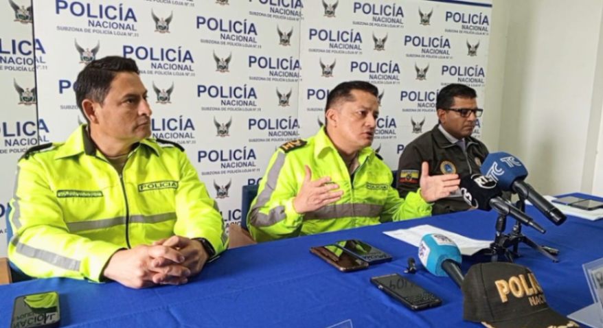 De izquierda a derecha Fabián Baldeón Robalino, jefe del distrito 1; Carlos Ortega Tapia, comandante local; y Marlon Becerra Cuenca, jefe de Policía Judicial.