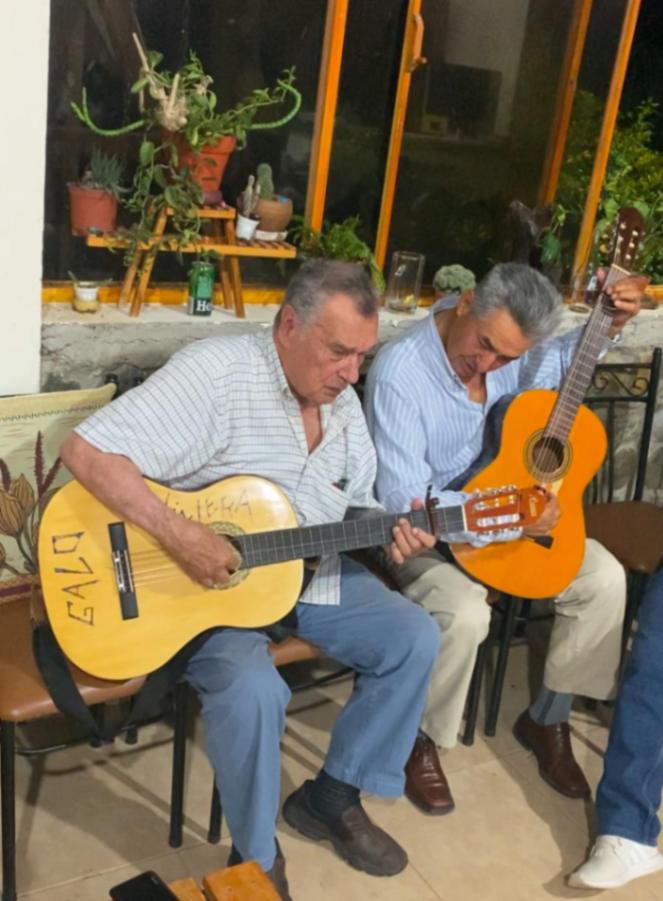 La guitarra fue una de las pasiones del ilustre personaje lojano.