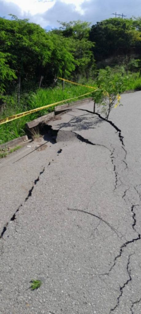 El Gobierno Parroquial, a través de su presidente, colocó una cinta donde se advierte el peligro.