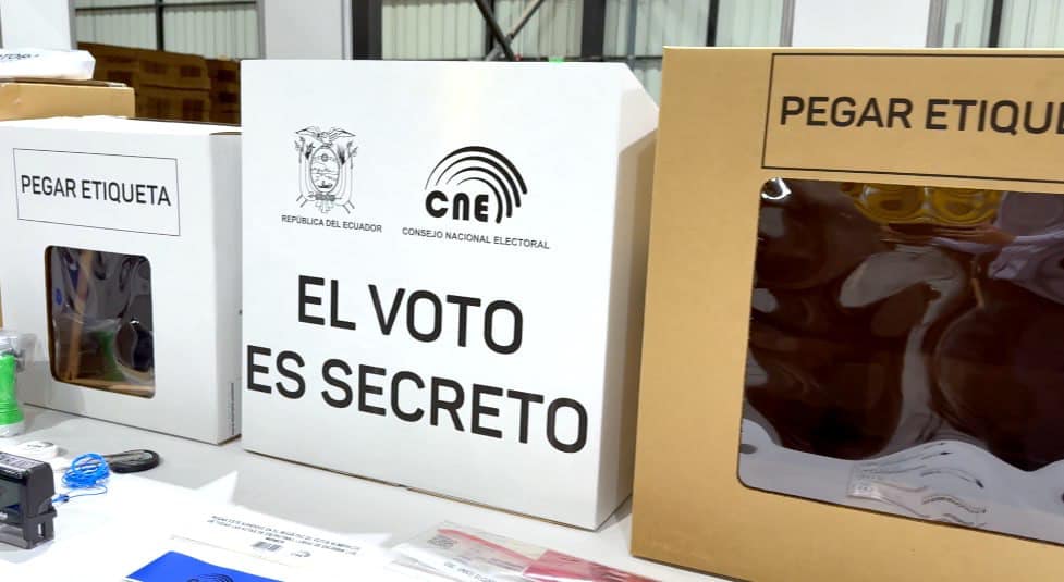 La comunidad debe acudir a las urnas portando su cédula de identidad.