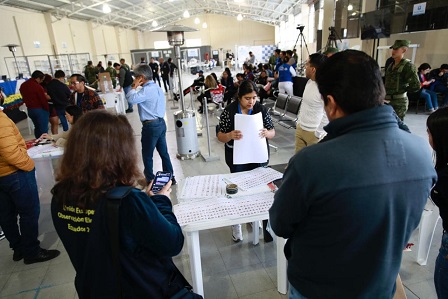 El trabajo continuaba cumpliéndose ayer, en el Centro de Procesamiento Electoral.