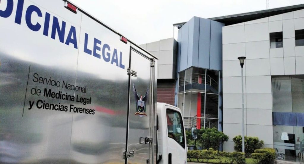 En la morgue del Servicio Nacional de Medicina Legal y Ciencias Forenses está el cadáver.