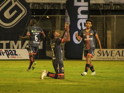 Libertad inició bien el torneo nacional.