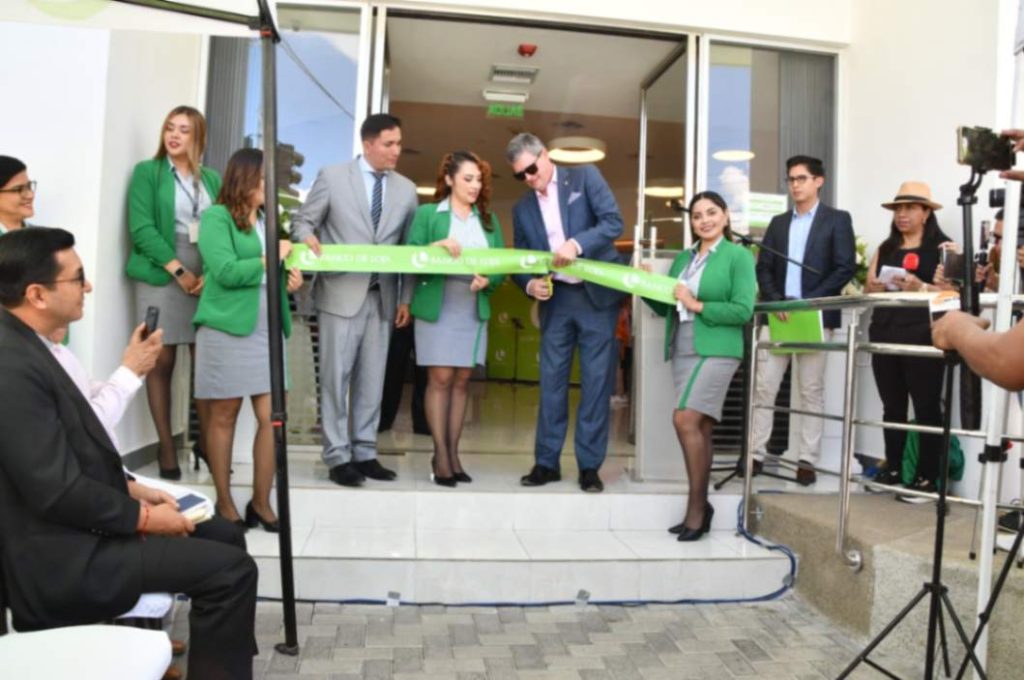 El corte de la cinta fue presidido por el gerente General de la entidad financiera, Leonardo Burneo Müller.