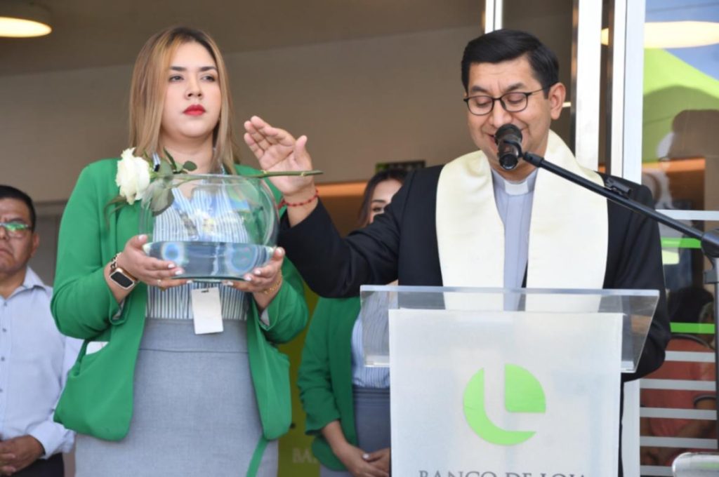 La bendición estuvo a cargo del sacerdote Carlos Ortiz, párroco de la iglesia María Auxiliadora.