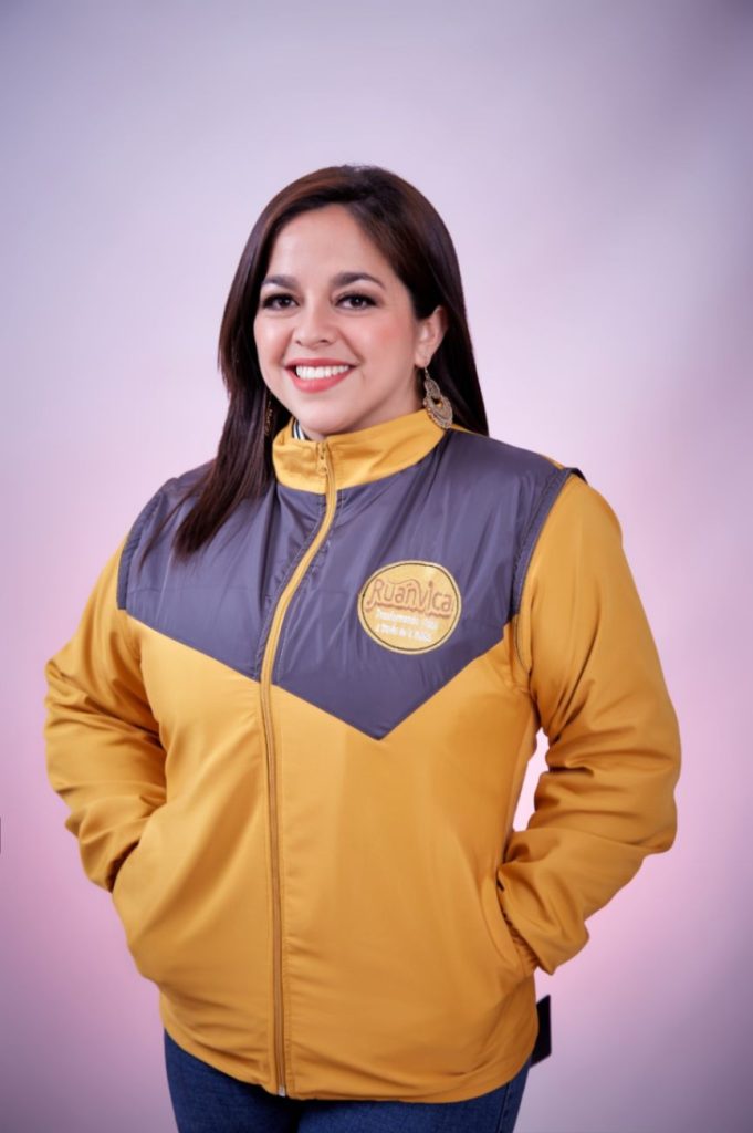 Ruth Angélica Villamagua Carrión, directora y docente de canto de la academia RUANVICA.