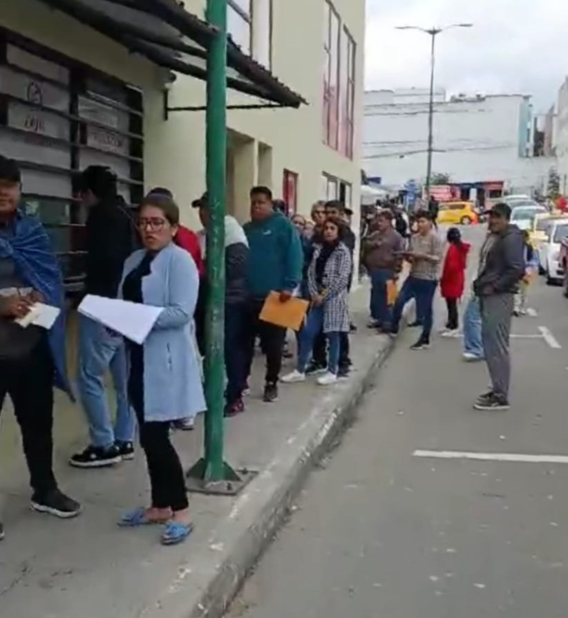 La aglomeración en la dependencia municipal viene siendo considerable.