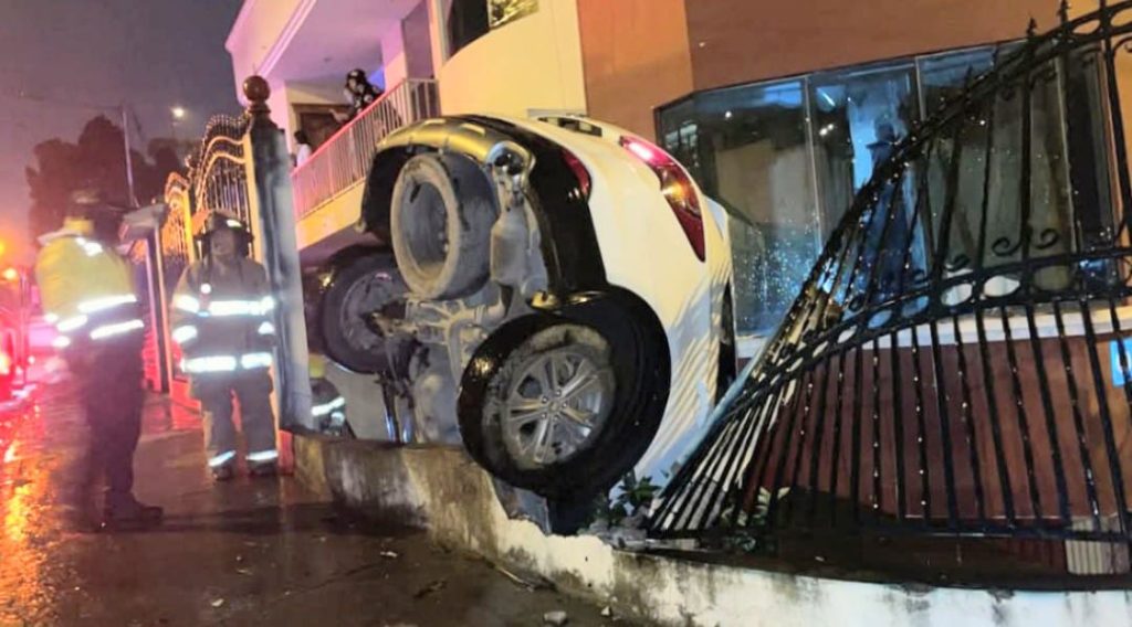 En esa posición quedó el vehículo siniestrado.