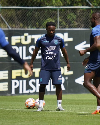 La Selección Ecuatoriana trabaja para conseguir la victoria.