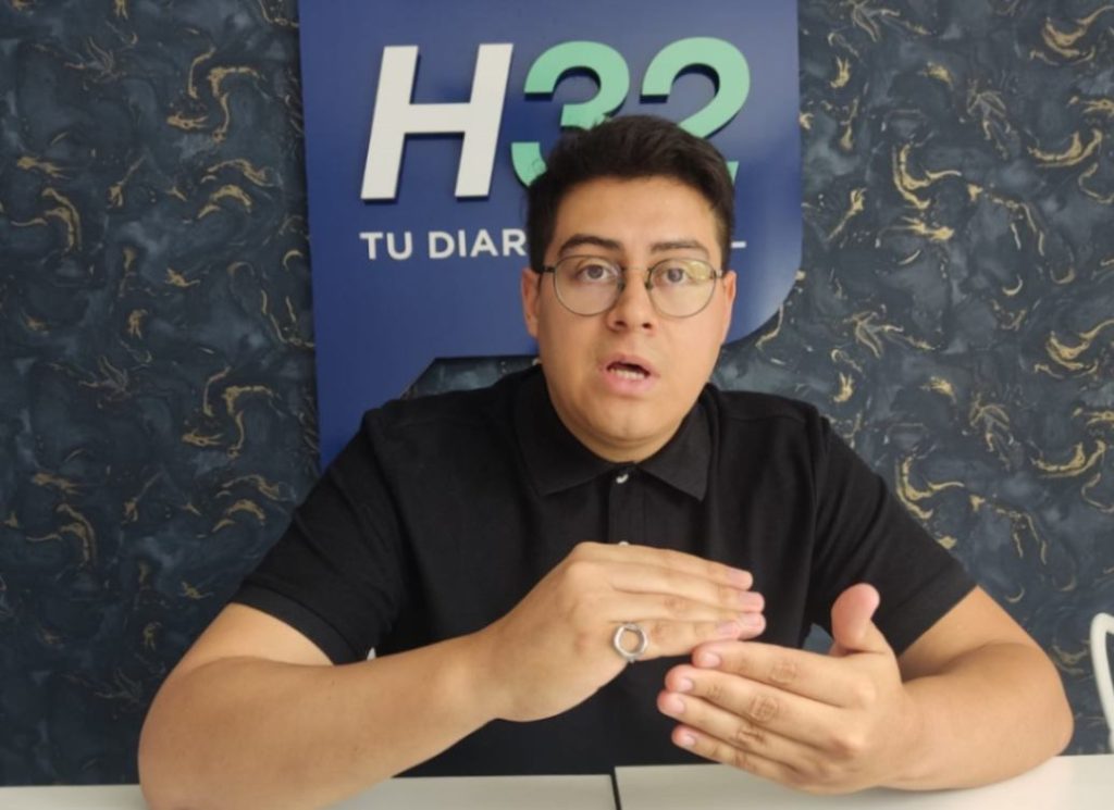 Juan Diego Estrada Fierro, director de Profesionales.ec, invita a los profesionales a contactarse con él al número 0994147639.